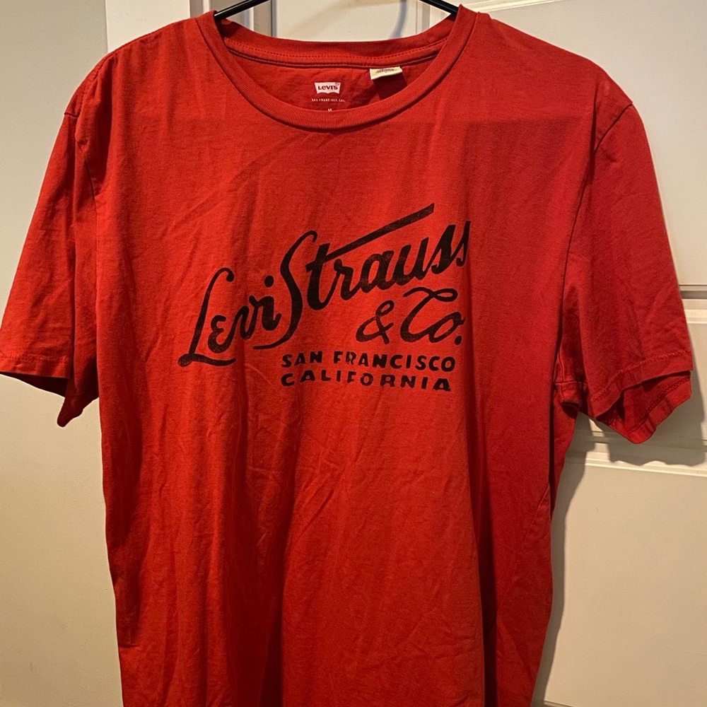 LEVI RED SHORT SLEEVE TEE